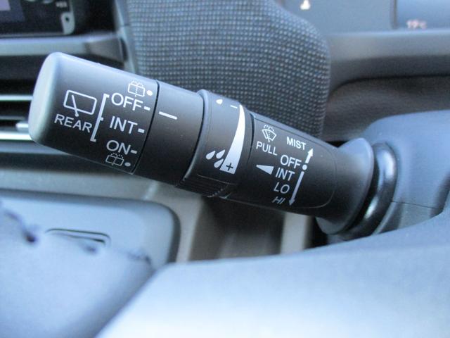 フリード エアー　ＥＸ　＜６人乗り＞　＜純正９インチナビＴＶ＞地デジ　フルセグ　ＥＴＣ　Ｂｌｕｅｔｏｏｔｈ　Ｂカメラ　＜両側パワースライドドア＞　純正アルミ　ハーフレザーシート　スマートキー　Ｈセンシング　純正ＬＥＤライト（26枚目）