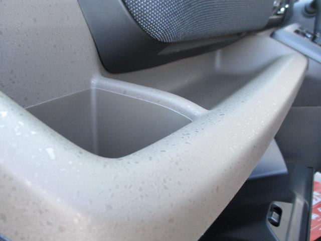 フリード エアー　ＥＸ　＜６人乗り＞　＜純正９インチナビＴＶ＞地デジ　フルセグ　ＥＴＣ　Ｂｌｕｅｔｏｏｔｈ　Ｂカメラ　＜両側パワースライドドア＞　純正アルミ　ハーフレザーシート　スマートキー　Ｈセンシング　純正ＬＥＤライト（61枚目）