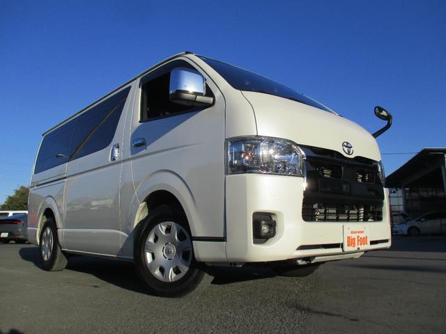 ハイエースバン スーパーＧＬ　ダークプライムＩＩ　＜ディーゼルターボ＞　＜両側パワースライドドア＞　＜９インチディスプレイオーディオ＞　ブラインドビューカメラ　前後ドラレコ　スマートキー　純正ＬＥＤヘッドライト　ハーフレザーシート　トヨタセーフティー（2枚目）