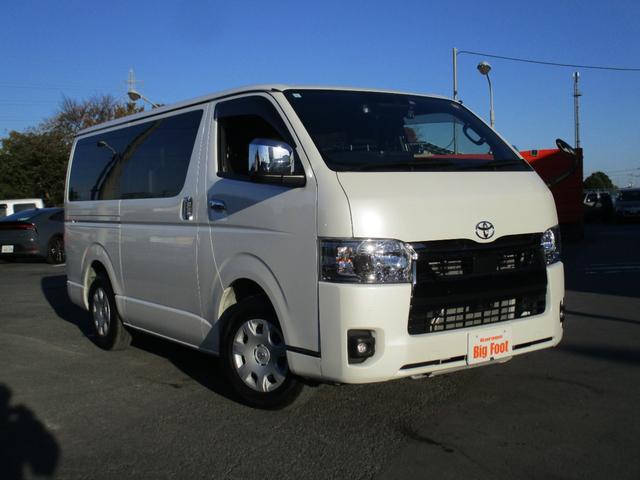 ハイエースバン スーパーＧＬ　ダークプライムＩＩ　＜ディーゼルターボ＞　＜両側パワースライドドア＞　＜９インチディスプレイオーディオ＞　ブラインドビューカメラ　前後ドラレコ　スマートキー　純正ＬＥＤヘッドライト　ハーフレザーシート　トヨタセーフティー（5枚目）