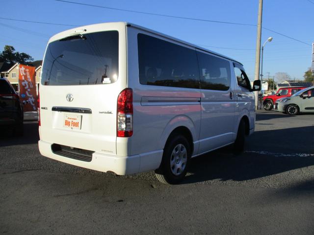 ハイエースバン スーパーＧＬ　ダークプライムＩＩ　＜ディーゼルターボ＞　＜両側パワースライドドア＞　＜９インチディスプレイオーディオ＞　ブラインドビューカメラ　前後ドラレコ　スマートキー　純正ＬＥＤヘッドライト　ハーフレザーシート　トヨタセーフティー（10枚目）