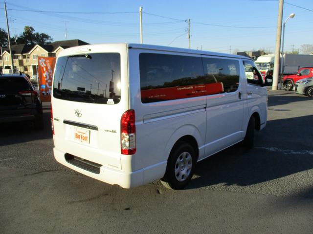 ハイエースバン スーパーＧＬ　ダークプライムＩＩ　＜ディーゼルターボ＞　＜両側パワースライドドア＞　＜９インチディスプレイオーディオ＞　ブラインドビューカメラ　前後ドラレコ　スマートキー　純正ＬＥＤヘッドライト　ハーフレザーシート　トヨタセーフティー（12枚目）