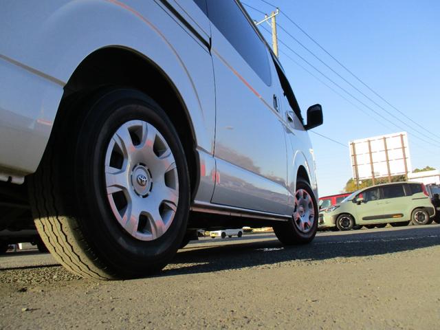 ハイエースバン スーパーＧＬ　ダークプライムＩＩ　＜ディーゼルターボ＞　＜両側パワースライドドア＞　＜９インチディスプレイオーディオ＞　ブラインドビューカメラ　前後ドラレコ　スマートキー　純正ＬＥＤヘッドライト　ハーフレザーシート　トヨタセーフティー（21枚目）