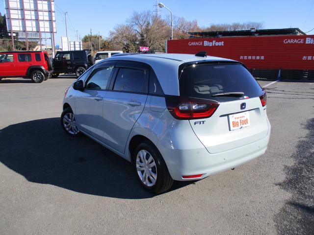 フィット e:HEVホーム (純正ナビTV) バックカメラ シートヒーター 純正LEDヘッドライト 前後ドラレコ スマートキー ETC 電子パーキングブレーキ クルーズコントロール ホンダセンシング 安全装置 リア修理歴有(17枚目)