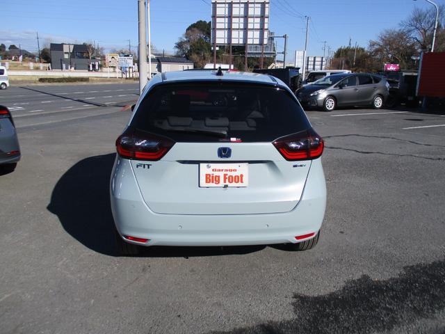 フィット e:HEVホーム (純正ナビTV) バックカメラ シートヒーター 純正LEDヘッドライト 前後ドラレコ スマートキー ETC 電子パーキングブレーキ クルーズコントロール ホンダセンシング 安全装置 リア修理歴有(22枚目)