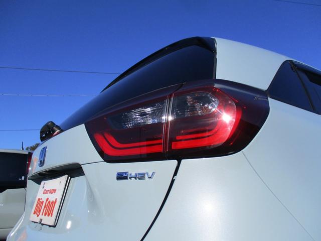 フィット e:HEVホーム (純正ナビTV) バックカメラ シートヒーター 純正LEDヘッドライト 前後ドラレコ スマートキー ETC 電子パーキングブレーキ クルーズコントロール ホンダセンシング 安全装置 リア修理歴有(26枚目)