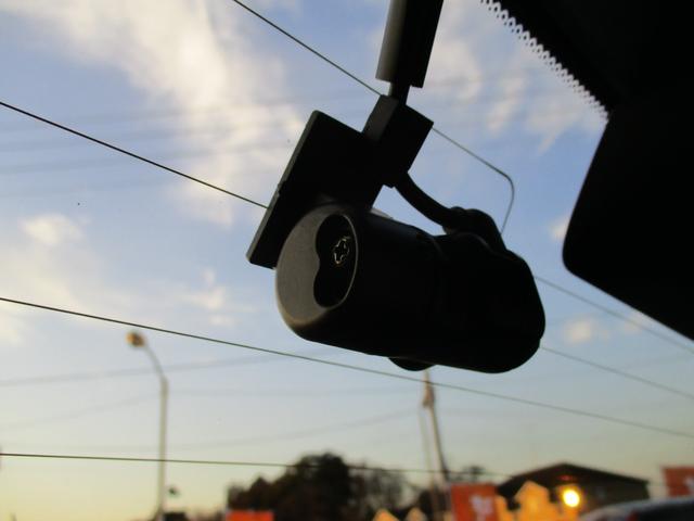 フィット e:HEVホーム (純正ナビTV) バックカメラ シートヒーター 純正LEDヘッドライト 前後ドラレコ スマートキー ETC 電子パーキングブレーキ クルーズコントロール ホンダセンシング 安全装置 リア修理歴有(49枚目)