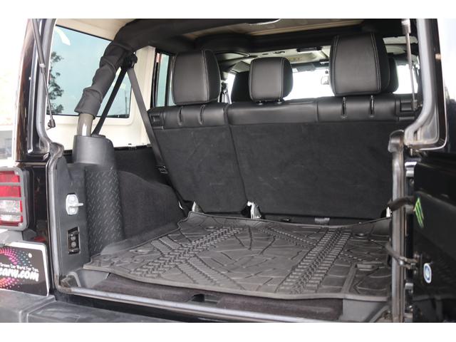 ジープJLラングラーサハラの純正ラゲッジマット ジープJLラングラーサハラの純正ラゲッジマット ジープJL