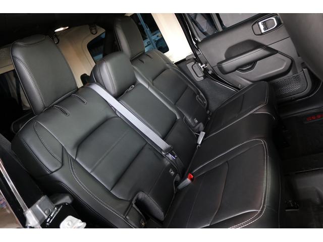 ジープ・ラングラーアンリミテッド サハラ フューエルオフロード20インチブラックAW・ラフカントリーリフトアップ・USルビコンスタイルフロントバンパー・Smittybiltスペアタイヤキャリア・前後センサー・前後カメラ・LEDライト・黒革・(9枚目)