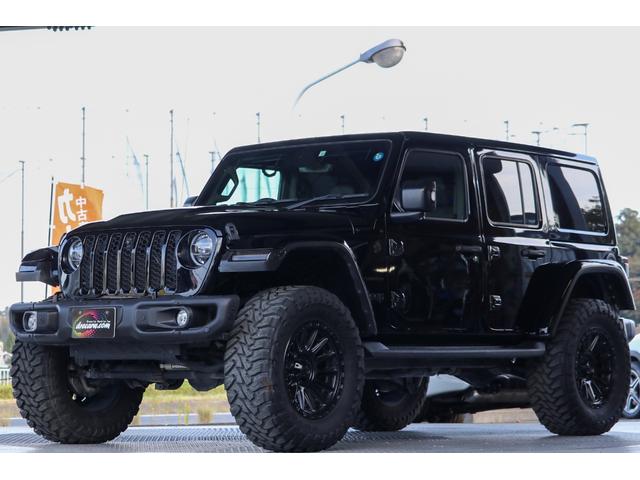 ジープ・ラングラーアンリミテッド サハラ フューエルオフロード20インチブラックAW・ラフカントリーリフトアップ・USルビコンスタイルフロントバンパー・Smittybiltスペアタイヤキャリア・前後センサー・前後カメラ・LEDライト・黒革・(15枚目)