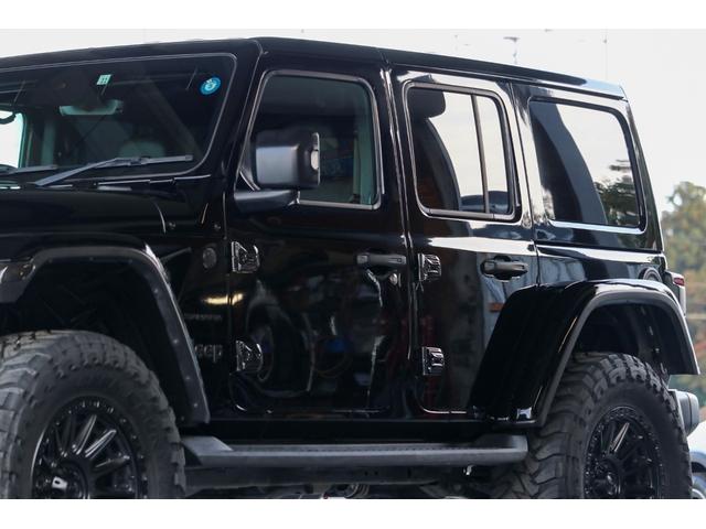 ジープ・ラングラーアンリミテッド サハラ フューエルオフロード20インチブラックAW・ラフカントリーリフトアップ・USルビコンスタイルフロントバンパー・Smittybiltスペアタイヤキャリア・前後センサー・前後カメラ・LEDライト・黒革・(23枚目)