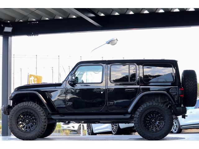 ジープ・ラングラーアンリミテッド サハラ フューエルオフロード20インチブラックAW・ラフカントリーリフトアップ・USルビコンスタイルフロントバンパー・Smittybiltスペアタイヤキャリア・前後センサー・前後カメラ・LEDライト・黒革・(24枚目)