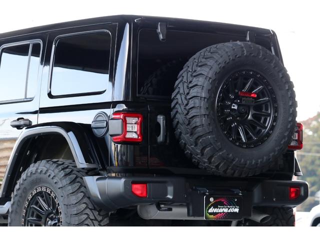 ジープ・ラングラーアンリミテッド サハラ フューエルオフロード20インチブラックAW・ラフカントリーリフトアップ・USルビコンスタイルフロントバンパー・Smittybiltスペアタイヤキャリア・前後センサー・前後カメラ・LEDライト・黒革・(29枚目)