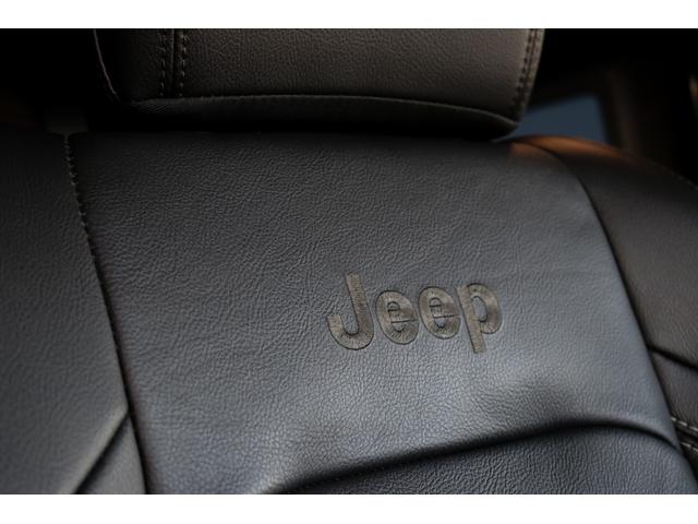 ジープ・ラングラーアンリミテッド サハラ フューエルオフロード20インチブラックAW・ラフカントリーリフトアップ・USルビコンスタイルフロントバンパー・Smittybiltスペアタイヤキャリア・前後センサー・前後カメラ・LEDライト・黒革・(49枚目)