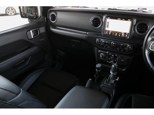 ジープ・ラングラーアンリミテッド サハラ フューエルオフロード20インチブラックAW・ラフカントリーリフトアップ・USルビコンスタイルフロントバンパー・Smittybiltスペアタイヤキャリア・前後センサー・前後カメラ・LEDライト・黒革・(52枚目)