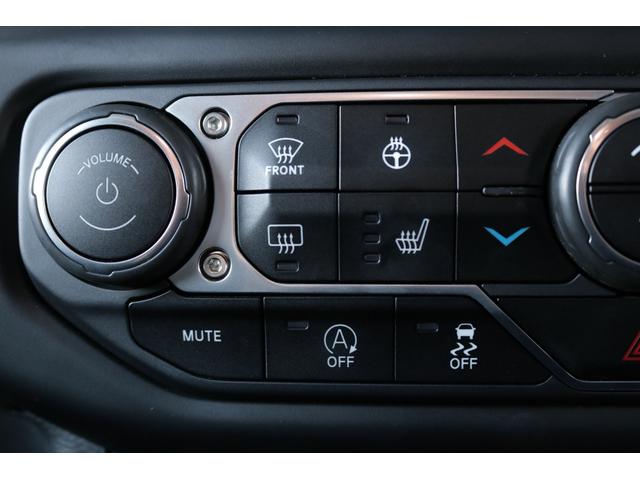 ジープ・ラングラーアンリミテッド サハラ フューエルオフロード20インチブラックAW・ラフカントリーリフトアップ・USルビコンスタイルフロントバンパー・Smittybiltスペアタイヤキャリア・前後センサー・前後カメラ・LEDライト・黒革・(59枚目)