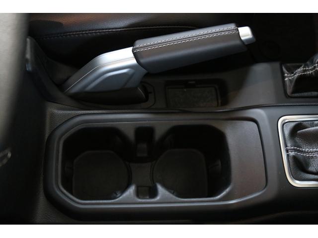 ジープ・ラングラーアンリミテッド サハラ フューエルオフロード20インチブラックAW・ラフカントリーリフトアップ・USルビコンスタイルフロントバンパー・Smittybiltスペアタイヤキャリア・前後センサー・前後カメラ・LEDライト・黒革・(63枚目)