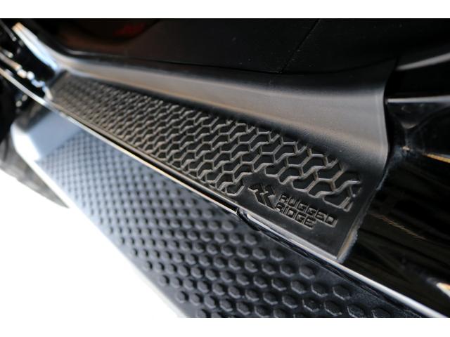 ジープ・ラングラーアンリミテッド サハラ フューエルオフロード20インチブラックAW・ラフカントリーリフトアップ・USルビコンスタイルフロントバンパー・Smittybiltスペアタイヤキャリア・前後センサー・前後カメラ・LEDライト・黒革・(72枚目)