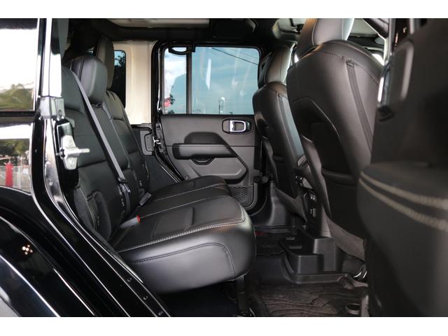 ジープ・ラングラーアンリミテッド サハラ フューエルオフロード20インチブラックAW・ラフカントリーリフトアップ・USルビコンスタイルフロントバンパー・Smittybiltスペアタイヤキャリア・前後センサー・前後カメラ・LEDライト・黒革・(77枚目)