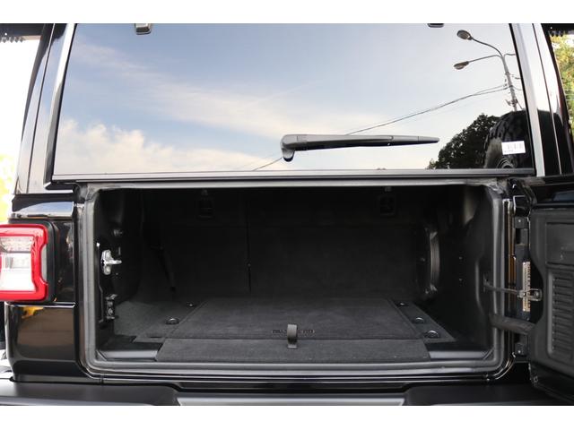 ジープ・ラングラーアンリミテッド サハラ フューエルオフロード20インチブラックAW・ラフカントリーリフトアップ・USルビコンスタイルフロントバンパー・Smittybiltスペアタイヤキャリア・前後センサー・前後カメラ・LEDライト・黒革・(79枚目)