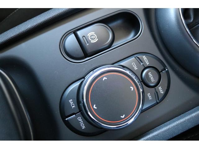 ＭＩＮＩ クーパーＳ　クラブマン　ペッパーパッケージ・アダプティブクルーズコントロール・コンフォートアクセス・ＬＥＤヘッドライト・ドライビングモード・リアＰＤＫ・バックカメラ・純正ナビ・インテリジェントセーフティ・アンビエントライト（61枚目）