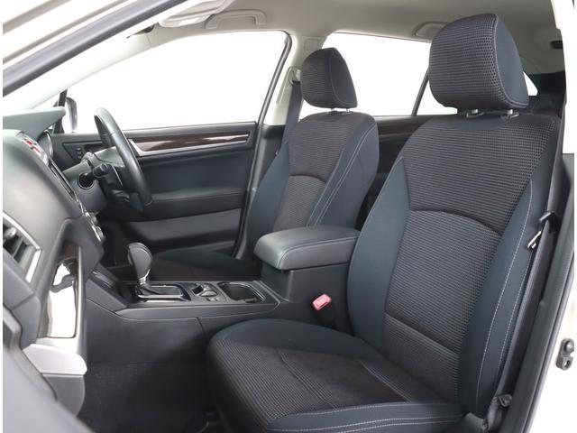 長時間の運転も疲れにくいフロントシート！体をしっかり支えてくれて運転がしやすい形状です！