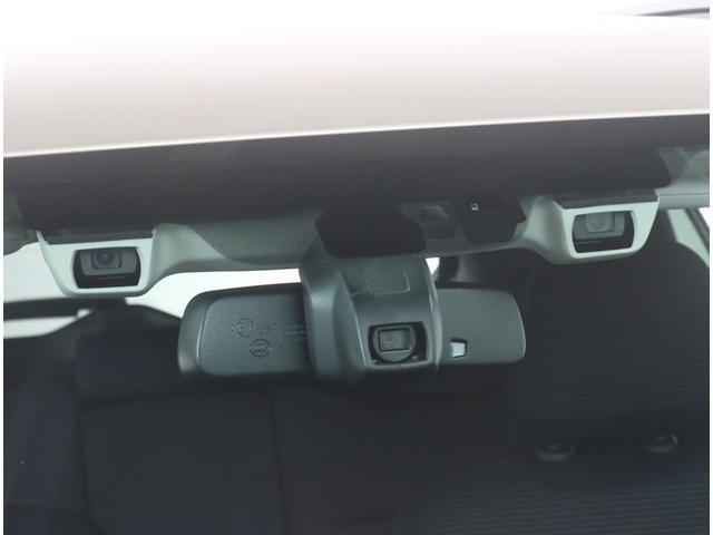 ステレオカメラから得られる情報をもとに、前方の状況を判断。危険の回避もしくは被害の軽減、長距離ドライブにおける疲労軽減、ペダルの踏み間違いによる誤発進の抑制など、さまざまなシーンで運転を支援します！