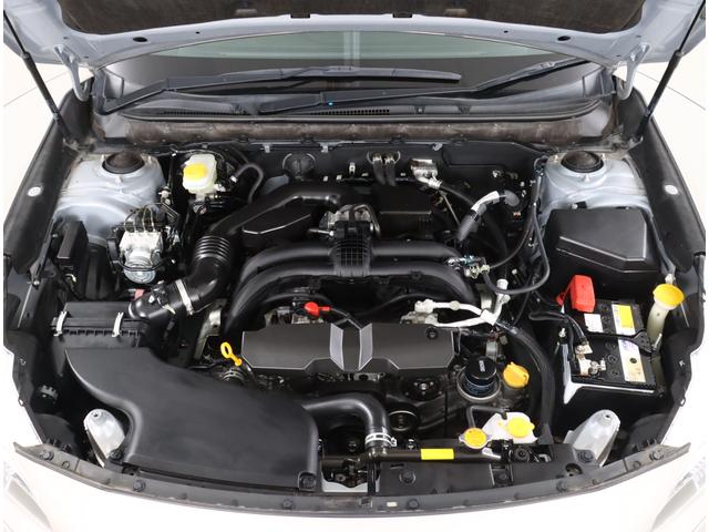 スバルの水平対向エンジンは振動が少なく、重心位置が低いため快適性と安定性が優れており、振動の少なさは長距離ドライブで疲労感を軽減！交差点を曲がるだけでも安定性の高さを感じることができます！