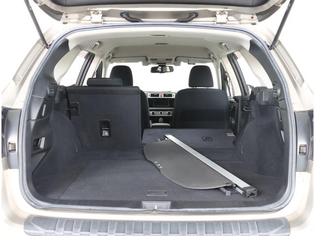 広々としたラゲージスペース！後席を倒すとさらに広く使えます。