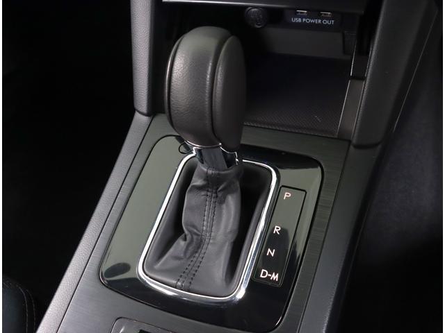 縦型シフトで操作性の良いシフトです！！シフトブーツやピアノブラックカラーのパネルがラグジュアリー感を高めます！