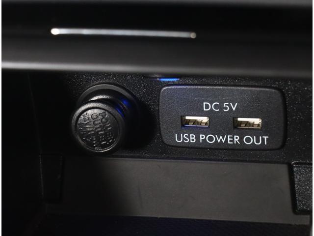 お車は展示前にルームクリーニングと除菌を実施！展示中もシート、ハンドル、シフトにはビニールと足元にはマットを敷いて展示してあります！