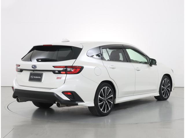 レヴォーグ ＳＴＩ　Ｓｐｏｒｔ　ＥＸ　新世代アイサイトＸ　ＳＴＩグリル　ナビ機能付１１．６インフォメーションディスプレイ　ＥＴＣ２．０　フロント・サイド・バックカメラ　ドラレコ　ＣＤ／ＤＶＤ　エンジンスターター　スマートリヤビューミラー　カーゴステップステンレス（2枚目）