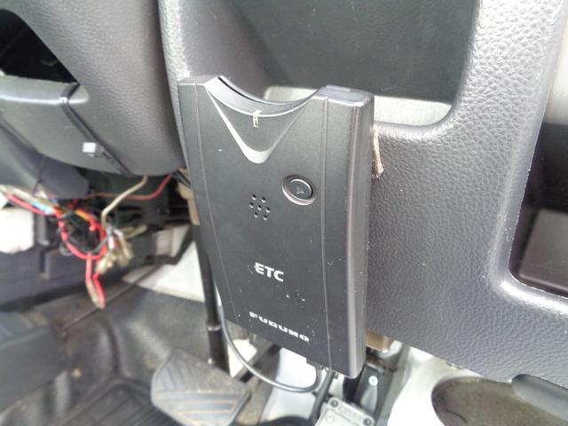 キャリイトラック ＫＣエアコン・パワステ　リフトアップ　新品社外ＡＷ・ホワイトレタータイヤ（9枚目）