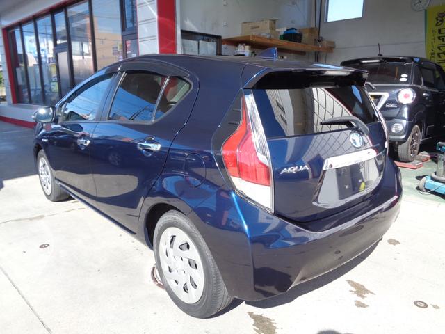 アクア Sスタイルブラック 禁煙車 スマートキー 純正ナビ 地デジ バックカメラ ETC(3枚目)