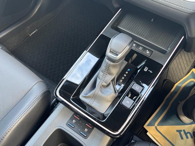 カローラクロス ハイブリッド Z 2025年マイナー後 AC100V/1500W ブラインドスポットモニター パノラミックビューモニター フロアマット ドアバイザー(18枚目)