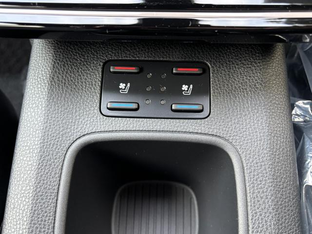 カローラクロス ハイブリッド　Ｚ　２０２５年マイナー後　ＡＣ１００Ｖ／１５００Ｗ　ブラインドスポットモニター　パノラミックビューモニター　フロアマット（13枚目）