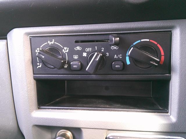 ＮＶ１００クリッパーバン ＤＸ　ハイルーフ　両側スライドドア　マニュアルエアコン　パワーステアリング　３速オートマチック　ＡＭ・ＦＭチューナー　Ｗエアバック（10枚目）