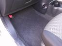 助手席足元の様子 純正フロアマット付き