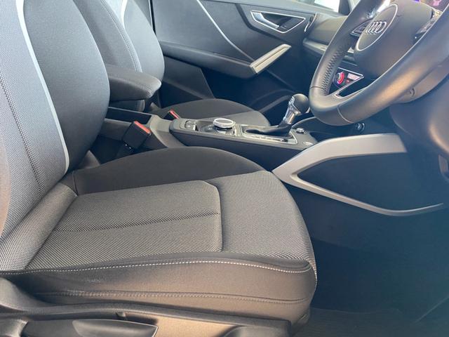 Ｑ２ ３０ＴＦＳＩスポーツ　ヴァーチャルコクピット　バックカメラ　ＭＭＩナビ　Ａｕｄｉドライブセレクト　Ａｕｄｉプレセンス　ＡＣＣ　Ａｕｄｉアクティブレーンアシスト　レインセンサー　前席シートヒーター　アドバンスドキー　ＬＥＤ（27枚目）