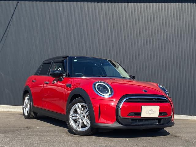 ＭＩＮＩ クーパー　エッセンシャル・トリム　ワンオーナー　ペッパーＰＫＧ　ＨＤＤナビ　Ｂカメラ　フルデジタルメーター　ＡＣＣ　前席Ｓヒーター　アンビエントＬ　ＭＩＮＩカーテシランプ　前後ドラレコ　Ｃアクセス　インテリセーフＰＫＧ　ＬＥＤライト（4枚目）