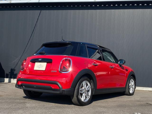 ＭＩＮＩ クーパー　エッセンシャル・トリム　ワンオーナー　ペッパーＰＫＧ　ＨＤＤナビ　Ｂカメラ　フルデジタルメーター　ＡＣＣ　前席Ｓヒーター　アンビエントＬ　ＭＩＮＩカーテシランプ　前後ドラレコ　Ｃアクセス　インテリセーフＰＫＧ　ＬＥＤライト（7枚目）
