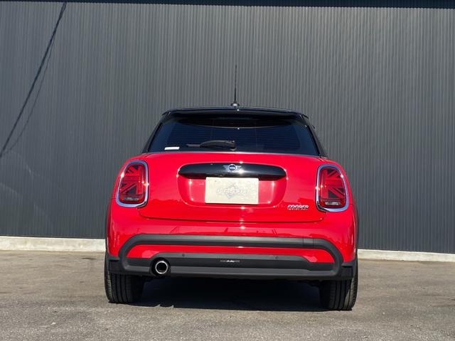 ＭＩＮＩ クーパー　エッセンシャル・トリム　ワンオーナー　ペッパーＰＫＧ　ＨＤＤナビ　Ｂカメラ　フルデジタルメーター　ＡＣＣ　前席Ｓヒーター　アンビエントＬ　ＭＩＮＩカーテシランプ　前後ドラレコ　Ｃアクセス　インテリセーフＰＫＧ　ＬＥＤライト（8枚目）