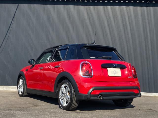 ＭＩＮＩ クーパー　エッセンシャル・トリム　ワンオーナー　ペッパーＰＫＧ　ＨＤＤナビ　Ｂカメラ　フルデジタルメーター　ＡＣＣ　前席Ｓヒーター　アンビエントＬ　ＭＩＮＩカーテシランプ　前後ドラレコ　Ｃアクセス　インテリセーフＰＫＧ　ＬＥＤライト（9枚目）
