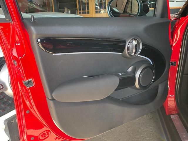 ＭＩＮＩ クーパー　エッセンシャル・トリム　ワンオーナー　ペッパーＰＫＧ　ＨＤＤナビ　Ｂカメラ　フルデジタルメーター　ＡＣＣ　前席Ｓヒーター　アンビエントＬ　ＭＩＮＩカーテシランプ　前後ドラレコ　Ｃアクセス　インテリセーフＰＫＧ　ＬＥＤライト（15枚目）