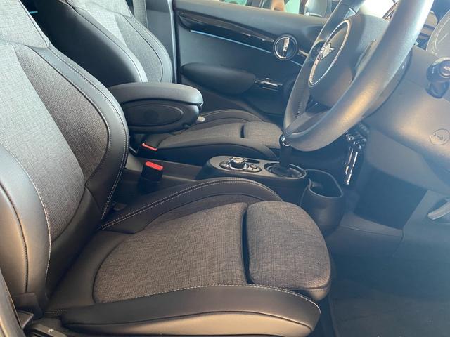 ＭＩＮＩ クーパー　エッセンシャル・トリム　ワンオーナー　ペッパーＰＫＧ　ＨＤＤナビ　Ｂカメラ　フルデジタルメーター　ＡＣＣ　前席Ｓヒーター　アンビエントＬ　ＭＩＮＩカーテシランプ　前後ドラレコ　Ｃアクセス　インテリセーフＰＫＧ　ＬＥＤライト（25枚目）