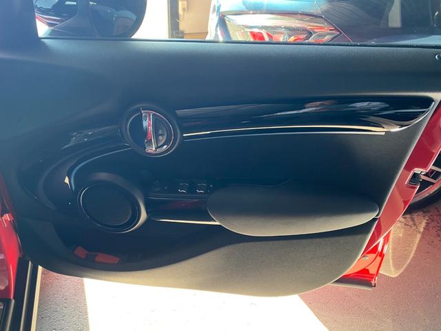 ＭＩＮＩ クーパー　エッセンシャル・トリム　ワンオーナー　ペッパーＰＫＧ　ＨＤＤナビ　Ｂカメラ　フルデジタルメーター　ＡＣＣ　前席Ｓヒーター　アンビエントＬ　ＭＩＮＩカーテシランプ　前後ドラレコ　Ｃアクセス　インテリセーフＰＫＧ　ＬＥＤライト（29枚目）