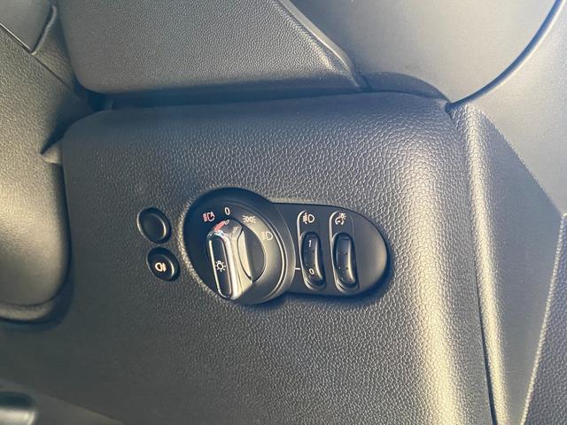 ＭＩＮＩ クーパー　エッセンシャル・トリム　ワンオーナー　ペッパーＰＫＧ　ＨＤＤナビ　Ｂカメラ　フルデジタルメーター　ＡＣＣ　前席Ｓヒーター　アンビエントＬ　ＭＩＮＩカーテシランプ　前後ドラレコ　Ｃアクセス　インテリセーフＰＫＧ　ＬＥＤライト（31枚目）