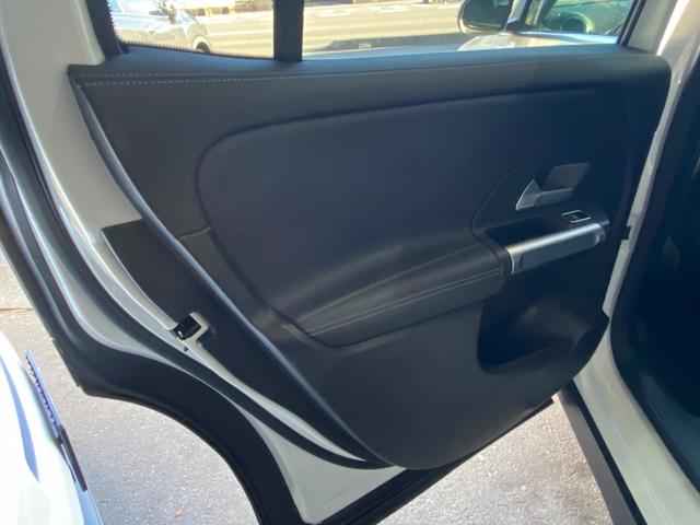 ＧＬＢ ＧＬＢ２００ｄ　ＭＢＵＸ　３６０°カメ　パノラマＳＲ　Ｍｅｒｃｅｄｅｓ－ｍｅ　ＡｐｐｌｅＣａｒＰｌａｙ　ＡｎｄｒｏｉｄＡｕｔｏ　ＬＫＡ　Ａブレーキアシスト　ＬＣＡ　ＢＳＡ　ＡＣＣ　Ｄセレクト　Ｗチャージ　前後Ｄレコ（21枚目）