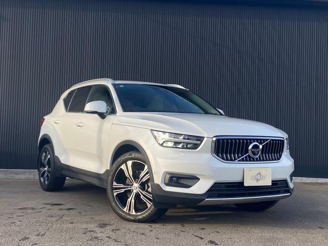 ＸＣ４０ Ｂ４　ＡＷＤ　インスクリプション　ＨＤＤナビ　３６０°カメラ　ベージュ本革　ＨａｒｍａｎＫａｒｄｏｎ　ＣａｒＰｌａｙ　インテリセーフ　ＬＫＡ　ＡＣＣ　サイドＡ　ステアヒーター　クリスタルシフトノブ　Ｗチャージ　前後ドラレコ　ＣＴＡ（4枚目）