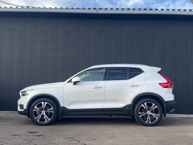 ＸＣ４０ Ｂ４　ＡＷＤ　インスクリプション　ＨＤＤナビ　３６０°カメラ　ベージュ本革　ＨａｒｍａｎＫａｒｄｏｎ　ＣａｒＰｌａｙ　インテリセーフ　ＬＫＡ　ＡＣＣ　サイドＡ　ステアヒーター　クリスタルシフトノブ　Ｗチャージ　前後ドラレコ　ＣＴＡ（5枚目）